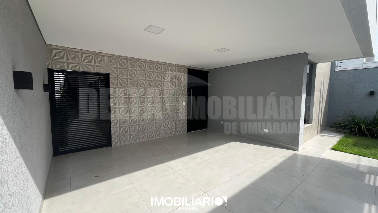 Garagem coberta para 2 carros (corredor à esquerda)