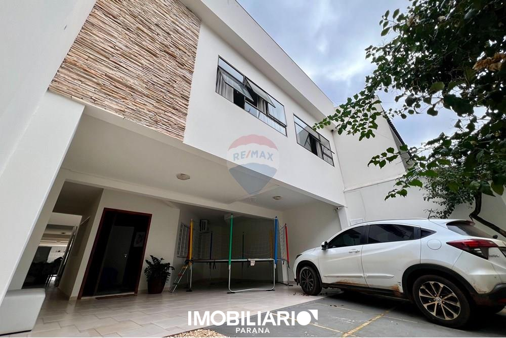 Sobrado para  Venda em Umuarama pela Remax Majob