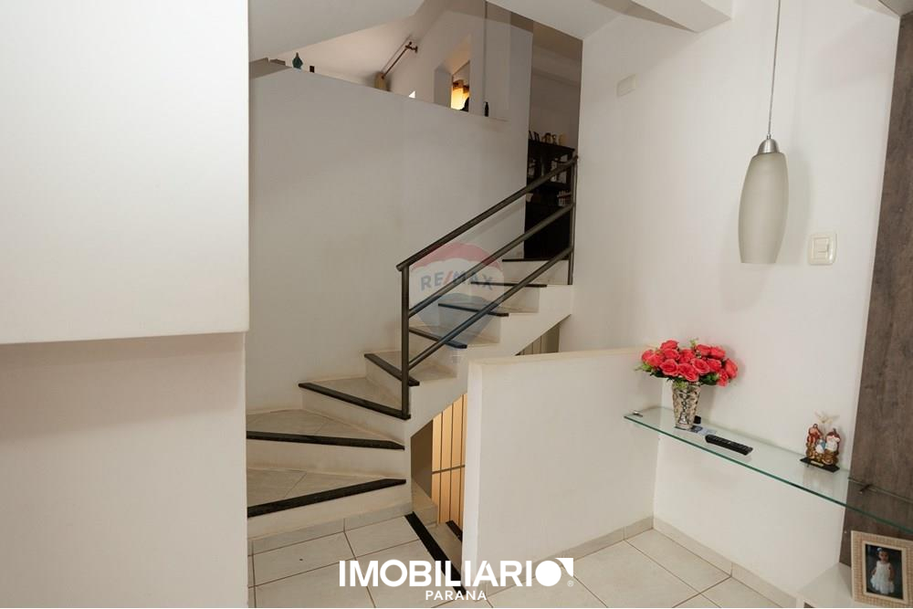 Sobrado para  Venda em Umuarama pela Remax Majob