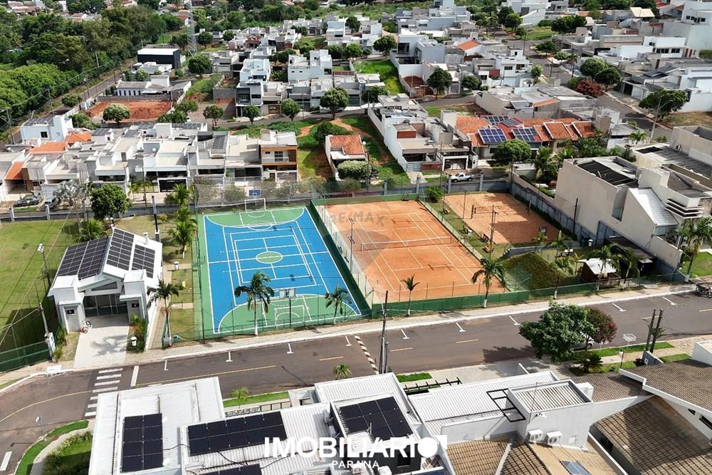 Sobrado para  Venda em Umuarama pela Remax Majob