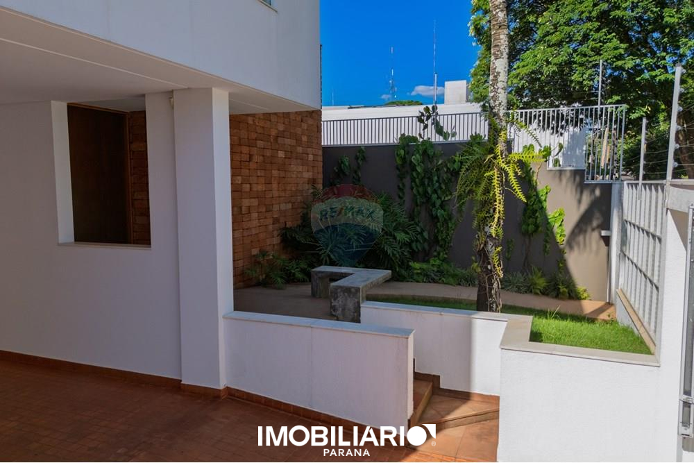 Sobrado para  Venda em Umuarama pela Remax Majob