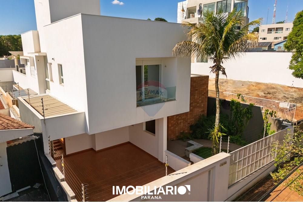 Sobrado para  Venda em Umuarama pela Remax Majob