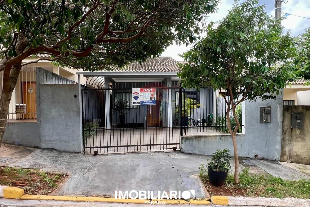 Casa Em Condomínio para  Venda em Umuarama pela Remax Majob