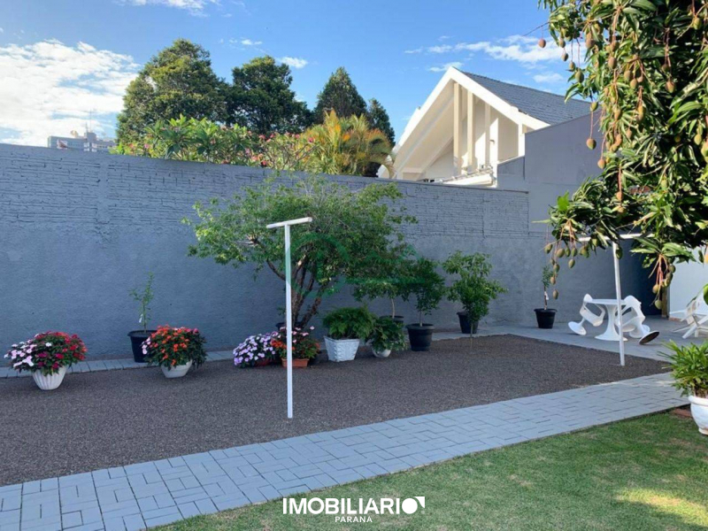 fundos próximo píscina 