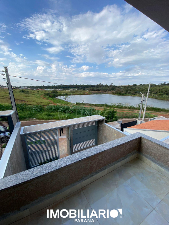 Sacada com vista para o lago