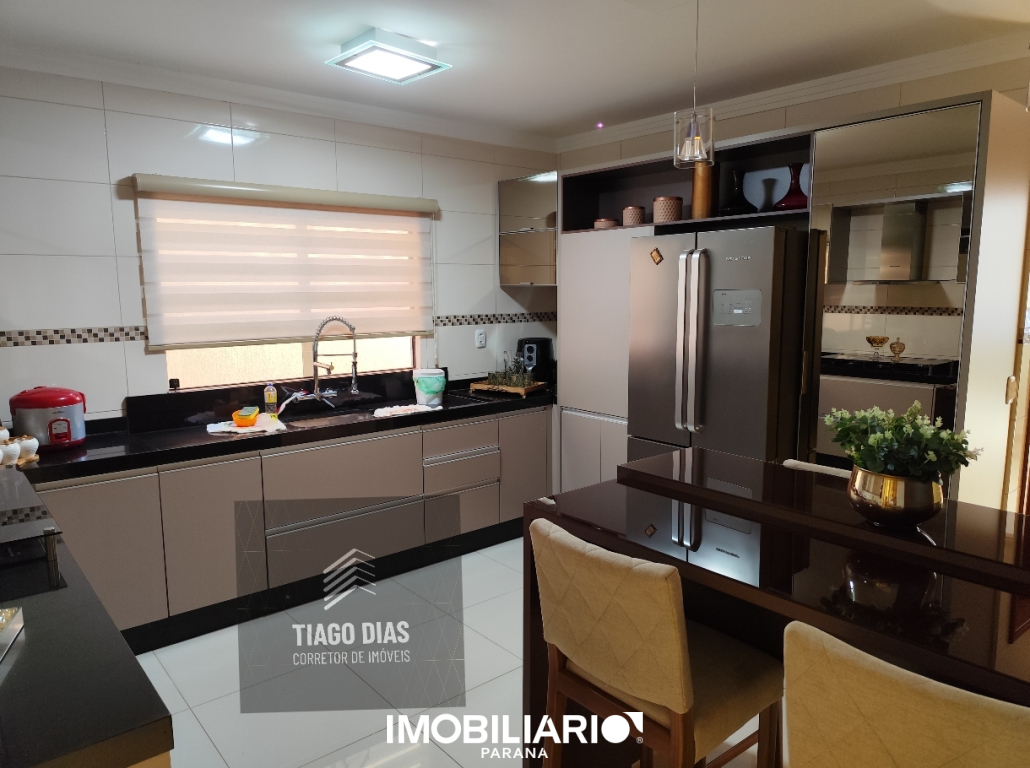 Sobrado para  Venda em Umuarama pela Tiago Dias 