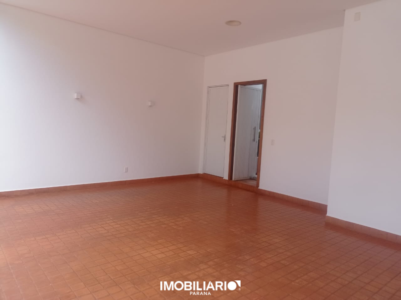 Sobrado para  Venda em Umuarama pela Liderança