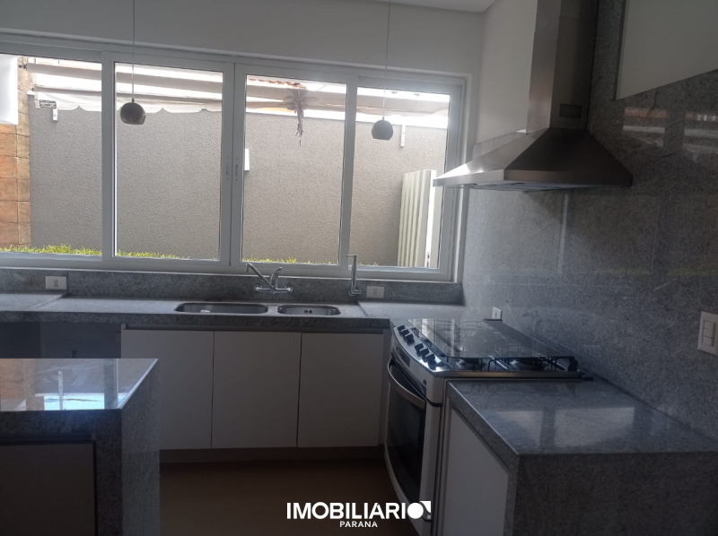 Sobrado para  Venda em Umuarama pela Liderança