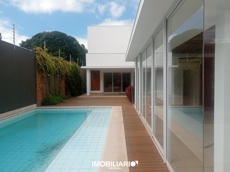 Sobrado para  Venda em Umuarama pela Liderança