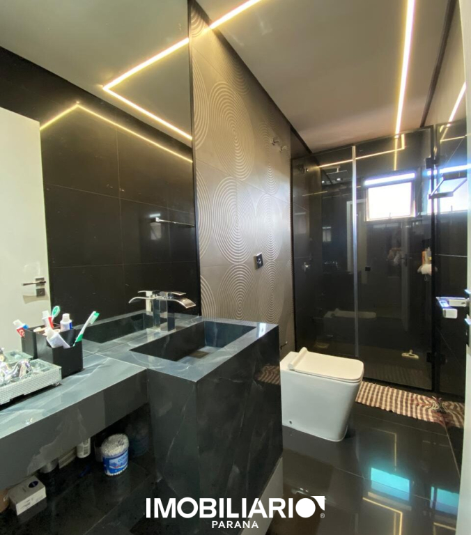 Sobrado para  Venda em Campo Mourão pela W. Hanse Imóveis