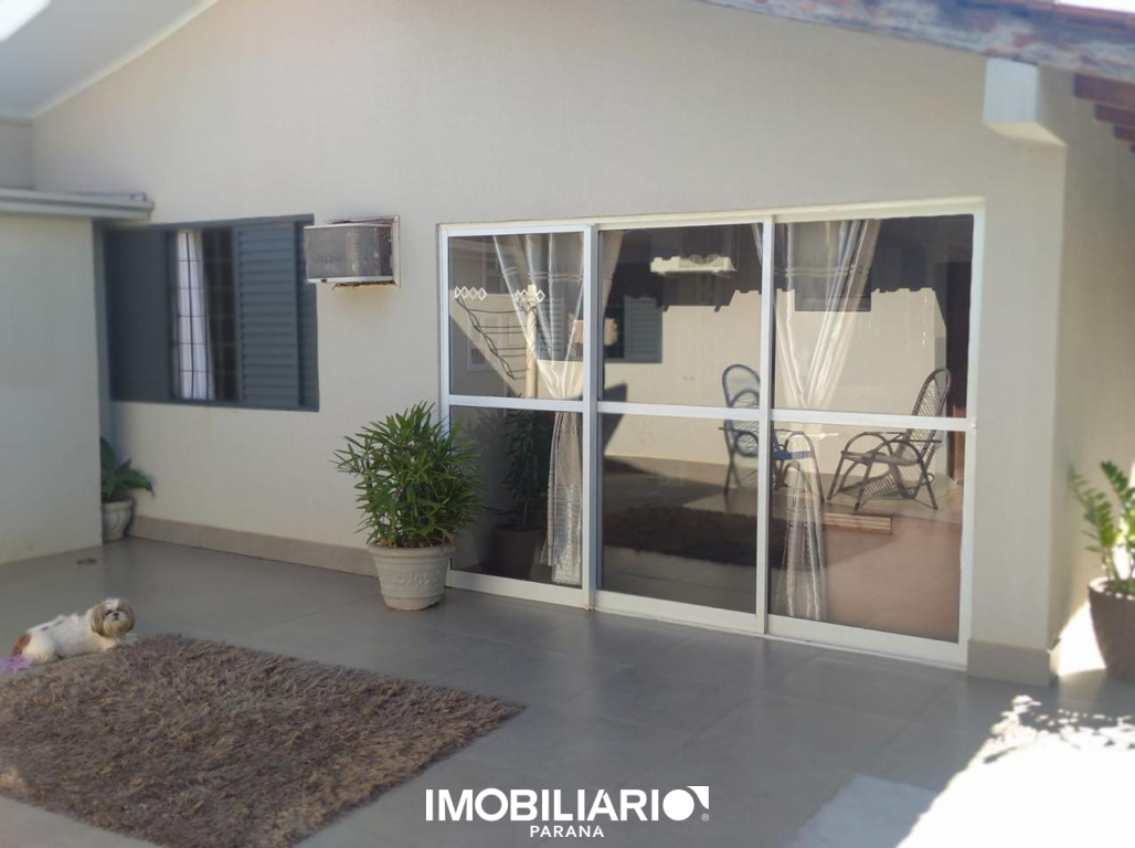 Residência para  Venda em Umuarama pela Bom Imóveis