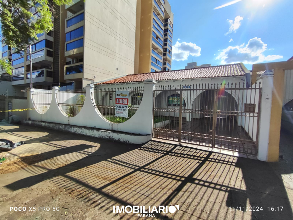 Sala Comercial para  alugar em Zona II, Umuarama, 250,00m², com 3 quartos