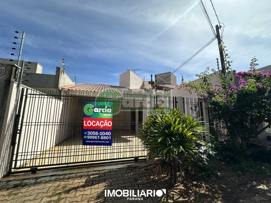 Residência para  alugar em Zona V, Umuarama, com 2 quartos
