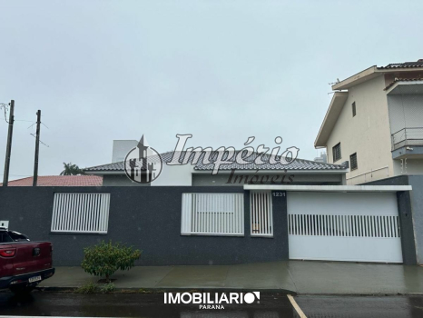 Residência para  venda em Centro, Campo Mourão, 167,00m², com 3 quartos