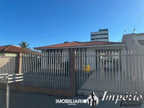 Residência para  venda em Centro, Campo Mourão, com 3 quartos