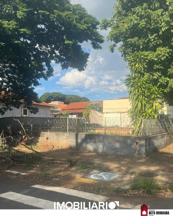 Terreno para  venda em Zona II, Umuarama, 315,00m²