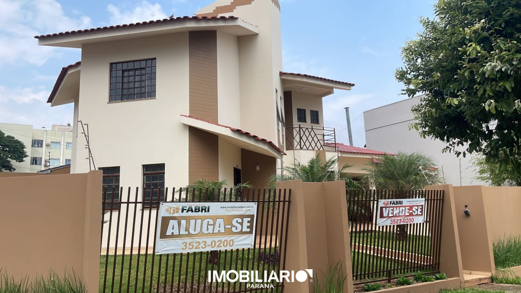 Sobrado para  venda em Centro, Campo Mourão, com 3 quartos