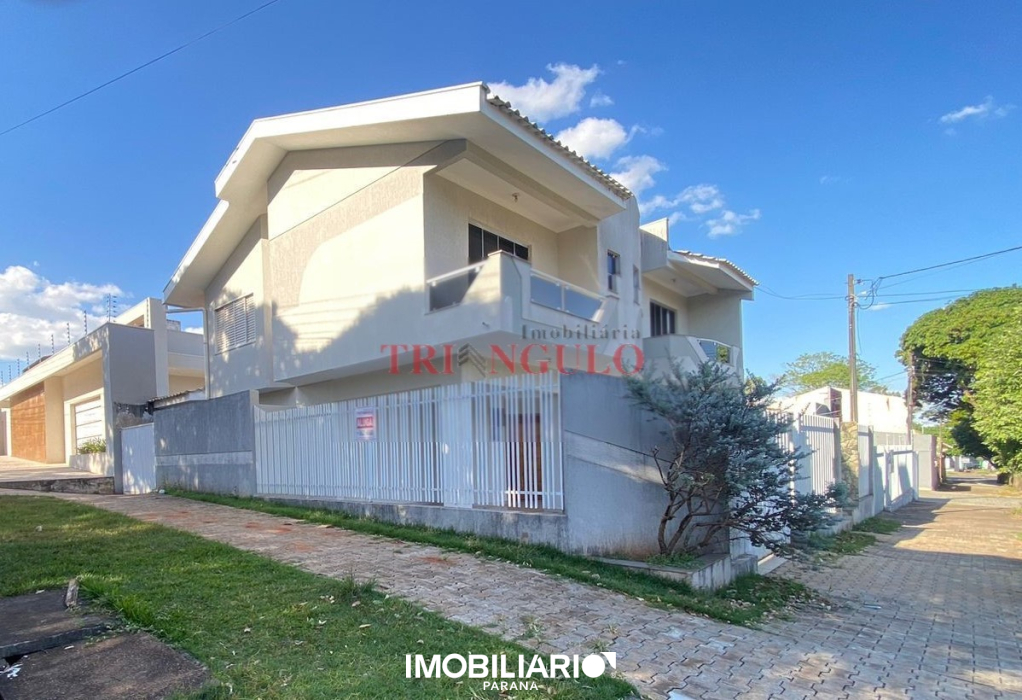 Sobrado para  venda em Zona I-A, Umuarama, 218,00m², com 4 quartos