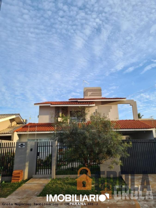 Sobrado para  venda em Centro, Campo Mourão, 570,00m², com 4 quartos