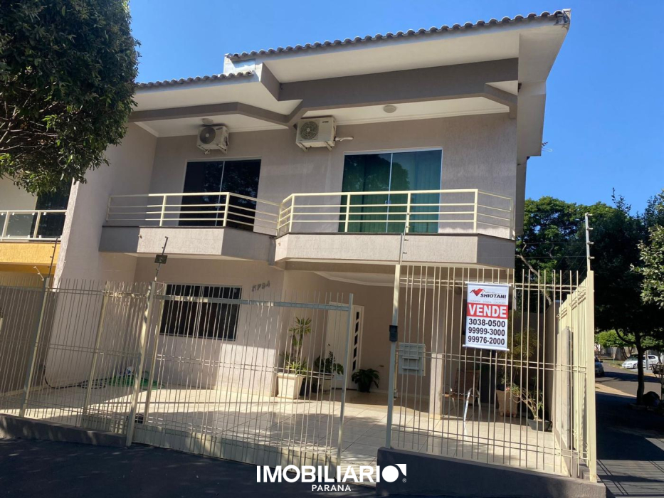 Residência para  venda em Zona III, Umuarama, com 3 quartos