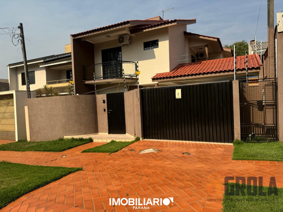 Sobrado para  venda em Jardim Laura, Campo Mourão, 200,00m², com 3 quartos