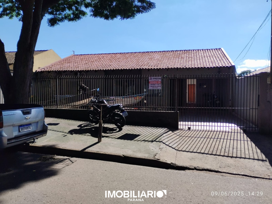 Residência para  venda em Zona V, Umuarama, 490,00m², com 3 quartos