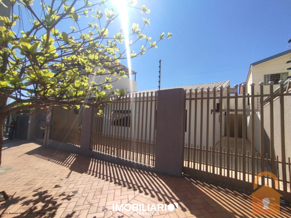 Residência para  venda em Centro, Campo Mourão, 275,00m², com 3 quartos