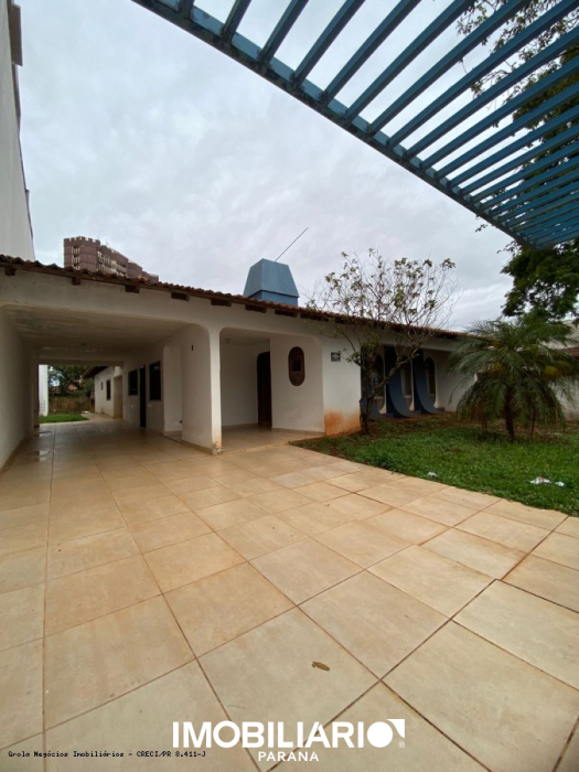 Residência para  alugar em Centro, Campo Mourão, 850,00m², com 4 quartos