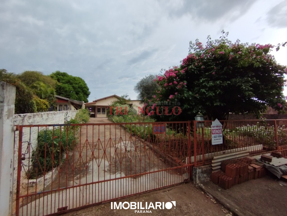 Residência para  venda em Zona Armazém, Umuarama, 450,00m², com 3 quartos