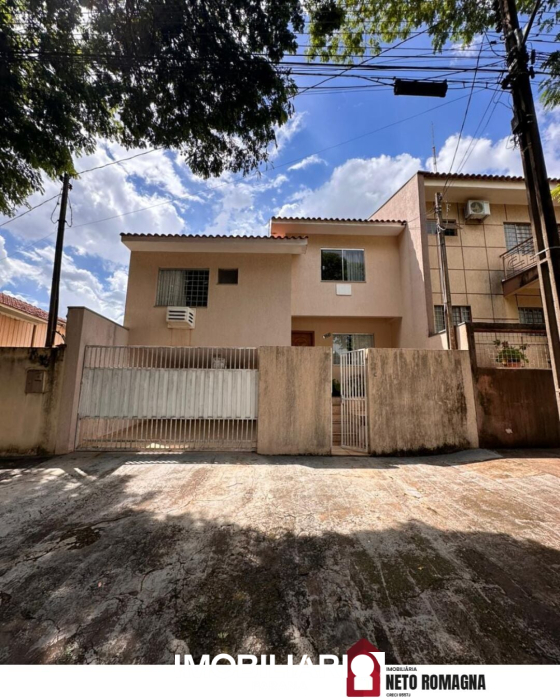 Residência para  venda em Zona V, Umuarama, 243,00m², com 4 quartos
