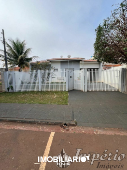 Residência para  venda em Centro, Campo Mourão