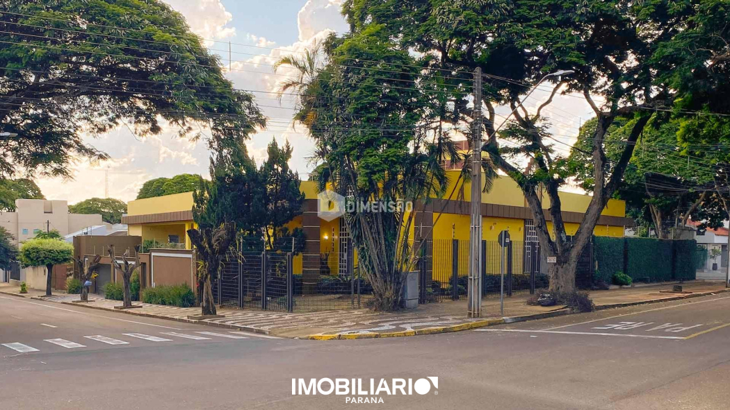 Residência para  venda em Zona II, Umuarama, 1.103,70m², com 5 quartos