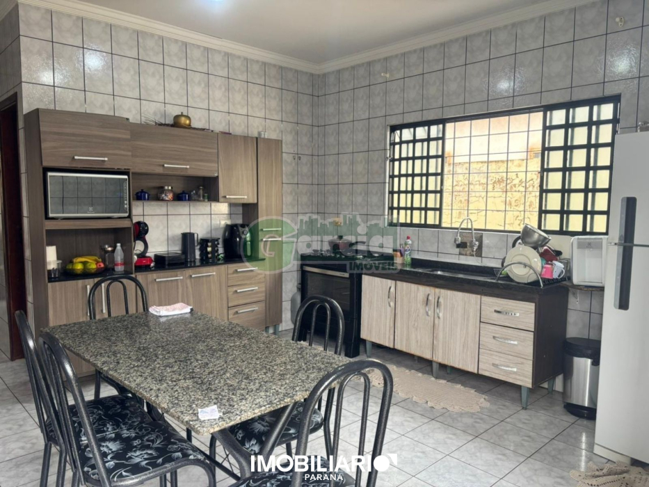 Residência para  venda em Zona IV, Umuarama, 261,40m², com 3 quartos