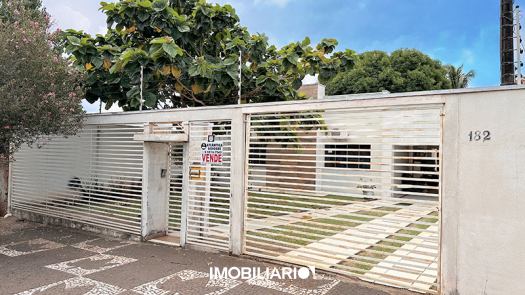 Residência para  venda em Centro, Goioerê, 600,00m², com 3 quartos