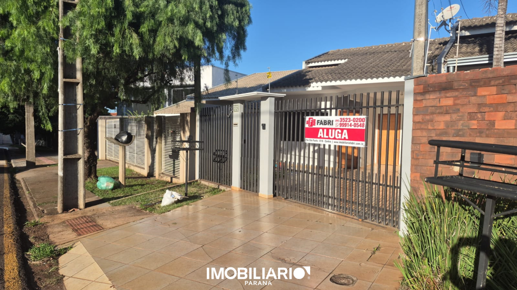 Residência para  alugar em Centro, Campo Mourão, com 3 quartos