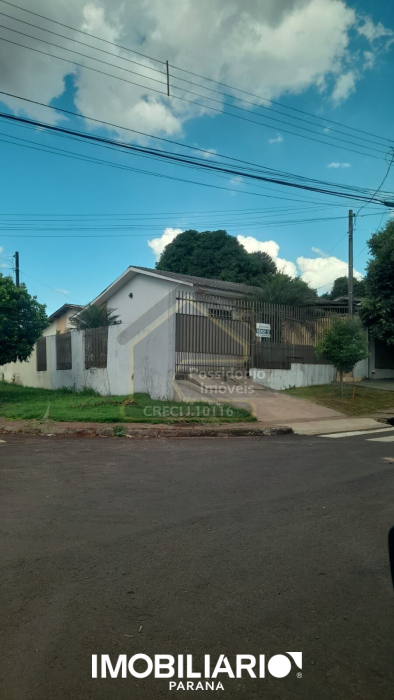 Residência para  venda em Jardim Bandeirantes, Campo Mourão, com 3 quartos