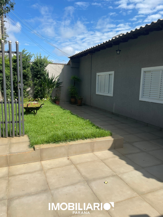 Residência para  venda em Conjunto Habitacional Parigot de Souza, Campo Mourão, com 3 quartos