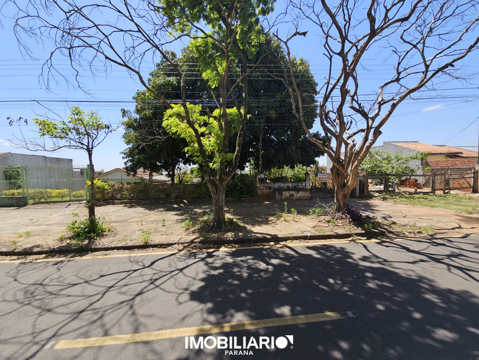 Terreno para  venda em ZONA 5, Umuarama, 616,83m²