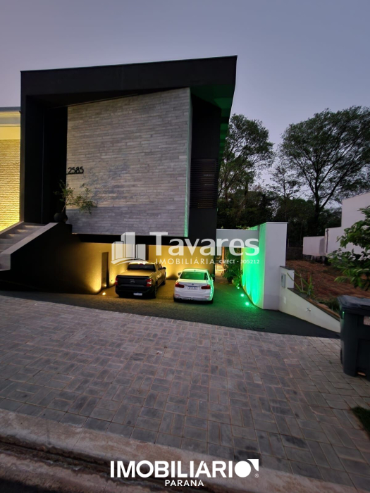 Casa Em Condomínio para  venda em Residencial Royal Garden, Umuarama, 275,00m², com 3 quartos