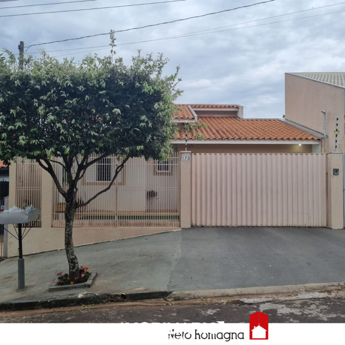 Residência para  venda em Centro, Umuarama, 300,00m², com 3 quartos