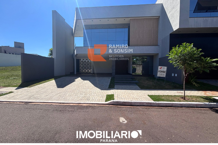 Sobrado para  venda em Zona V, Umuarama