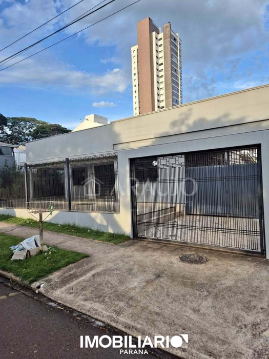 Residência para  alugar em Zona I, Umuarama, 220,00m², com 2 quartos
