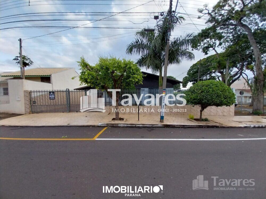 Residência para  alugar em Zona II, Umuarama, 306,00m², com 3 quartos