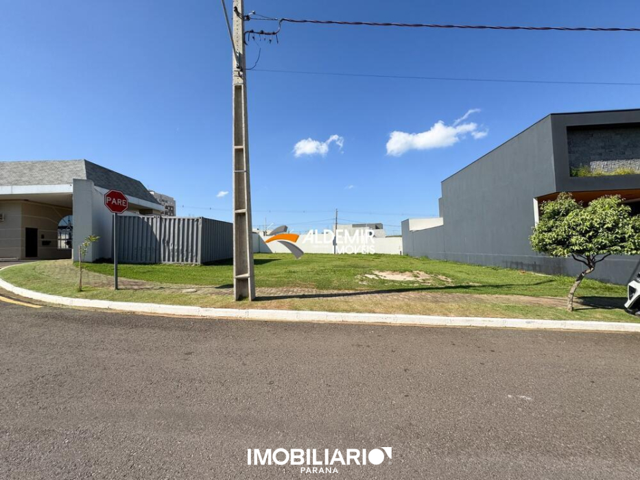 Terreno para  venda em Jardins de Versailles, Umuarama, 609,94m²