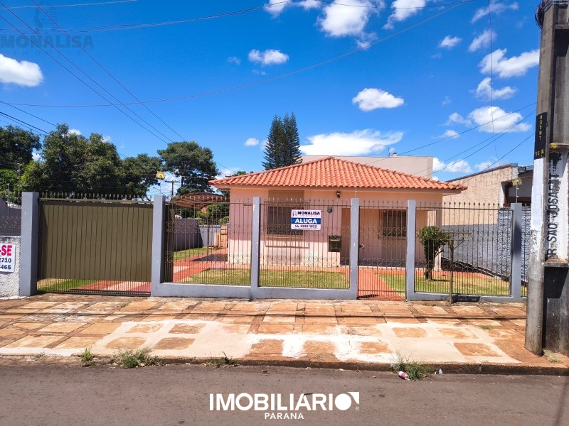 Residência para  alugar em Centro, Campo Mourão, com 2 quartos