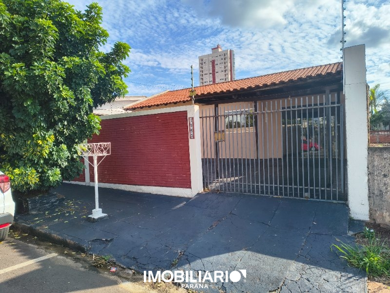 Residência para  alugar em Centro, Campo Mourão, 270,00m², com 3 quartos