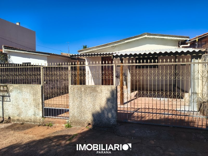 Residência para  alugar em Centro, Campo Mourão, com 2 quartos