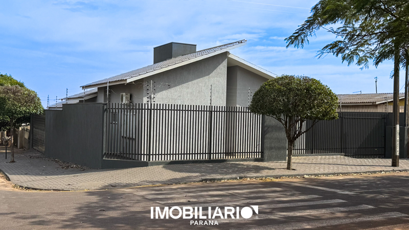 Residência para  venda em Centro, Goioerê, 190,00m², com 3 quartos