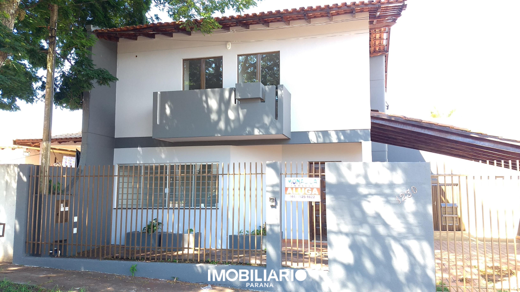 Residência para  alugar em Centro, Campo Mourão, com 4 quartos