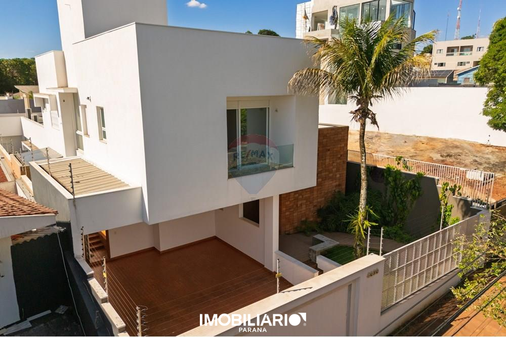 Sobrado para  venda em Zona V, Umuarama, 447,03m², com 3 quartos